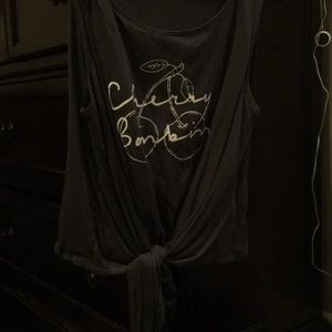 Cute gray sleeveless tied printed top! SIZE S.